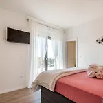 Mirakul Villa