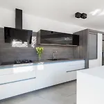Villa Mirakul *