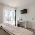 Villa Mirakul *